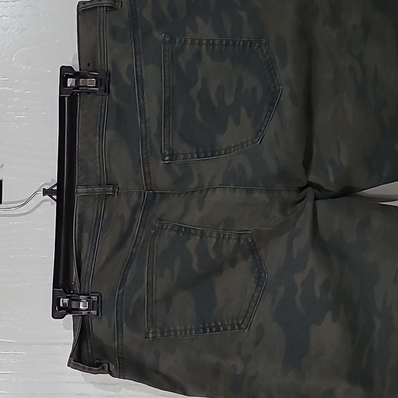 Chaps Denim Camophlage Pants - Picture 5 of 6